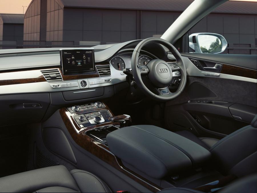Торпедо Audi A8 3.0 TDI Quattro (D4) 2014 года  (AU) (фото 13 из 22)